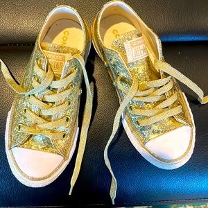 Gold glitter youth converse!
